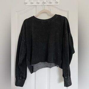 Women’s Cropped Black Pullover